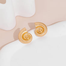 将图片加载到图库查看器，Gold Seashell Stud Earrings – view 6