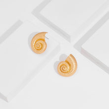 Load image into Gallery viewer, Conch Earrings And Shell Earrings With Pearl – view 6