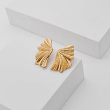将图片加载到图库查看器，Worn Gold Leaf Earrings And Conch Earrings 1PR Each – view 6