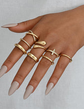 将图片加载到图库查看器，Non Tarnish Chunky Gold Rings for Women, 14K Gold Plated Dainty Stackable Cross Cubic Zirconia Ring Set, Knuckle Stacking Pinky Thumb Ring Statement Wedding Bands Jewelry Size 4.5-10