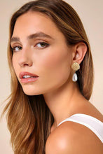 Load image into Gallery viewer, Conch Earrings And Shell Earrings With Pearl – view 5