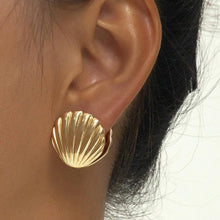 将图片加载到图库查看器，Gold Shell Stud Earrings for Women